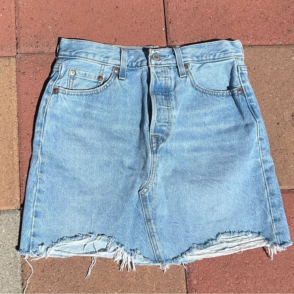Sz-28-Levi’s 501 button fly distressed denim skirt - Picture 7 of 11